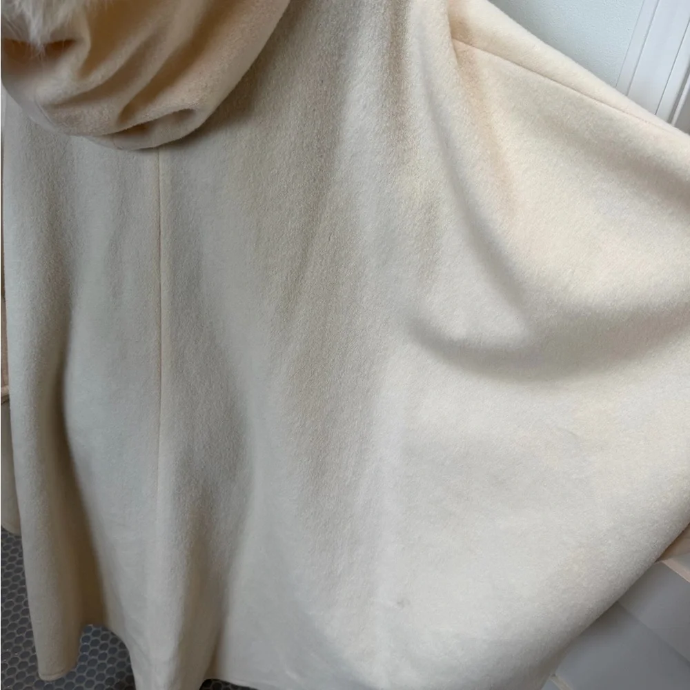 Vintage Cream Wool Alex Hayes Cape with Faux Fur Trim - Picture 9 of 12
